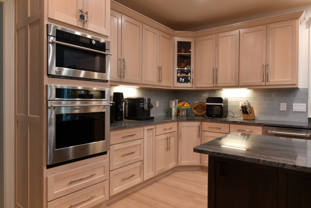 beautiful light oak kitchen cabinet set