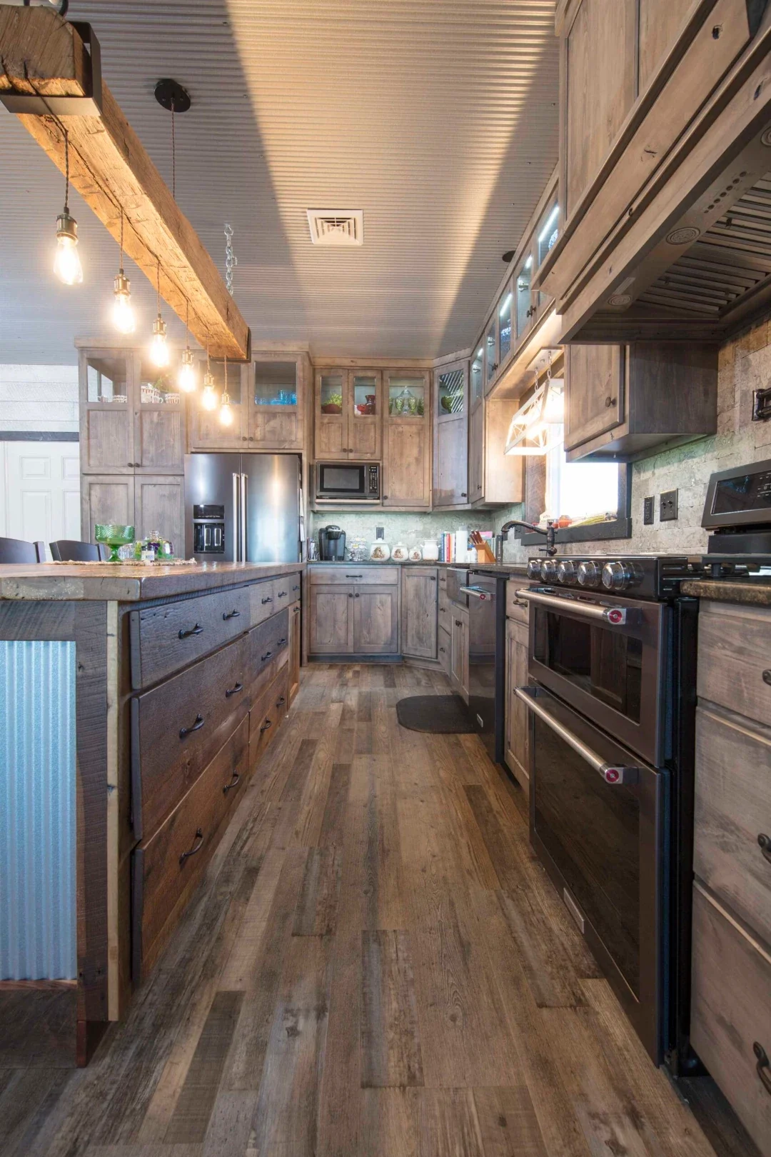 rustic in knotty adler