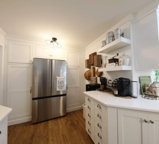 Mass Image Compressor Compressed this image. https://sourceforge.net/projects/icompress/ with Quality:65 Vibrant Farmhouse Kitchen